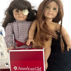 2 Pleasant Company American Girl Dolls Samantha and Felicity with Teacher Guides